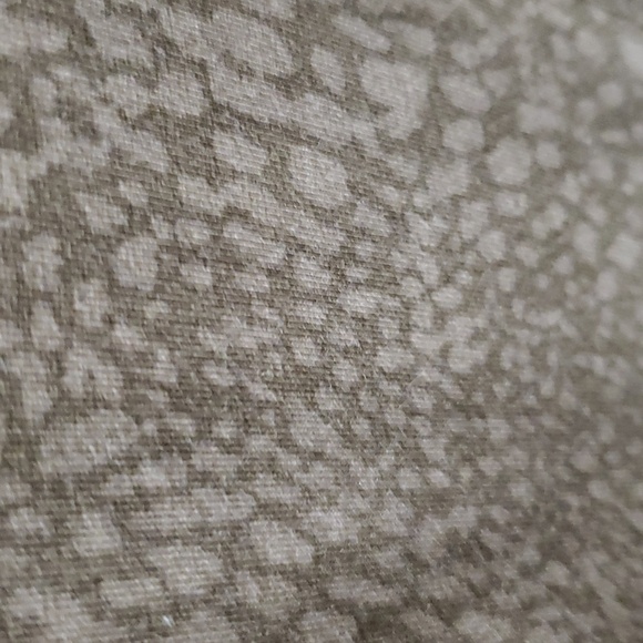 d & co. denim+company 1X BROWN AND OLIVE ANIMAL PRINT VNECK 3/4 SLEEVE TUNIC TOP - Picture 2 of 5